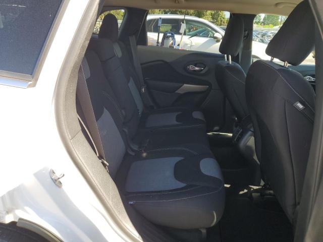 1C4PJLCB9JD615263 Jeep Cherokee Latitude