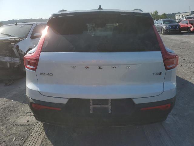 2022 Volvo Xc40 T5 R-Design VIN: YV4162UM0N2667557 Lot: 60994893