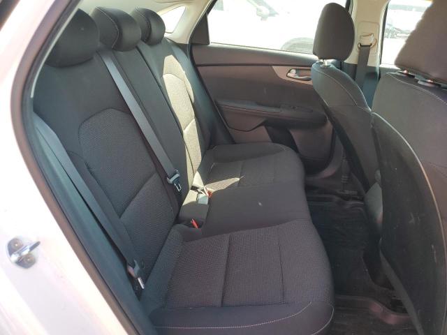 3KPF24AD4ME386044 KIA FORTE FE