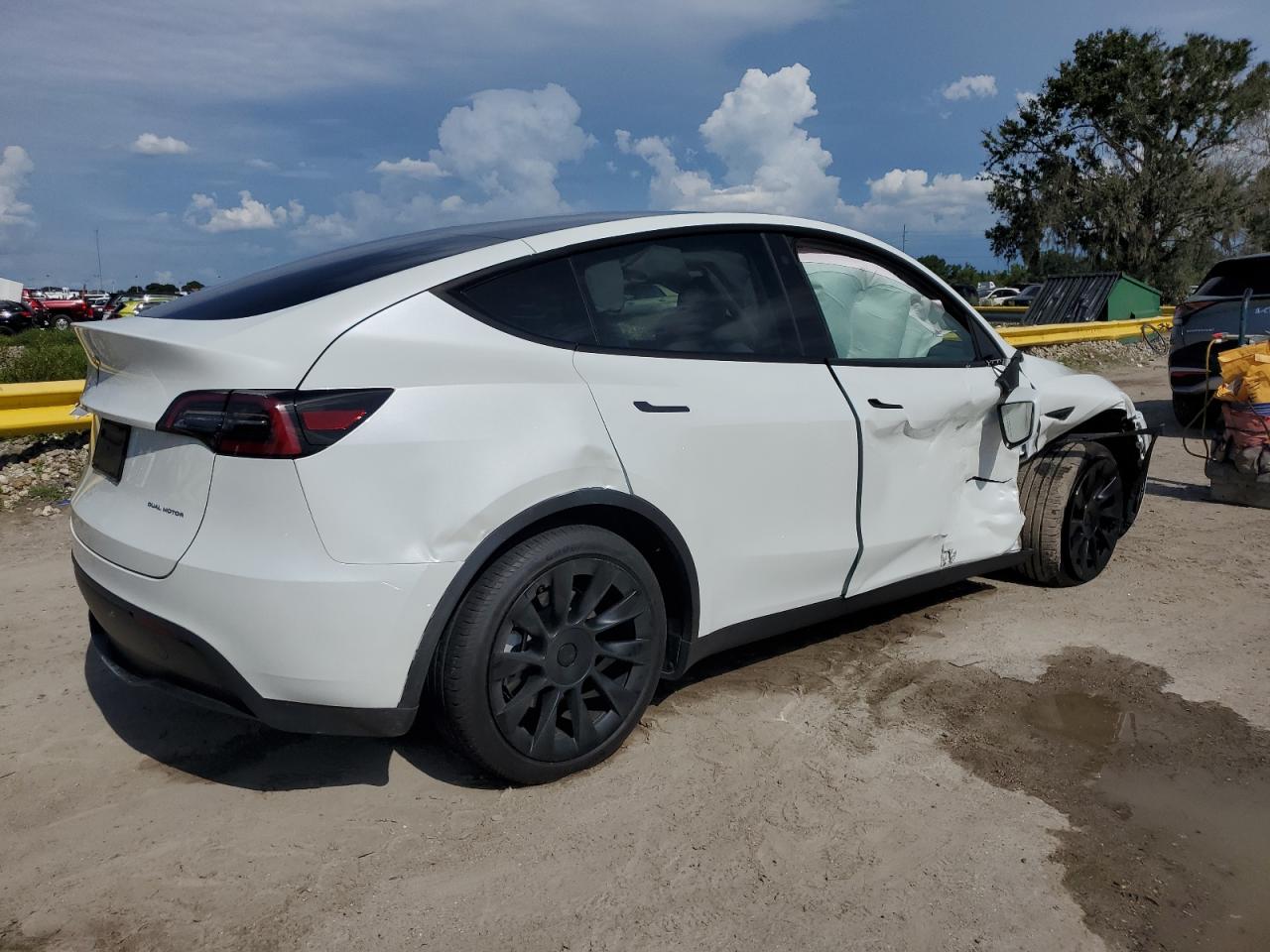 7SAYGDEE4PF616793 Tesla Model Y  3