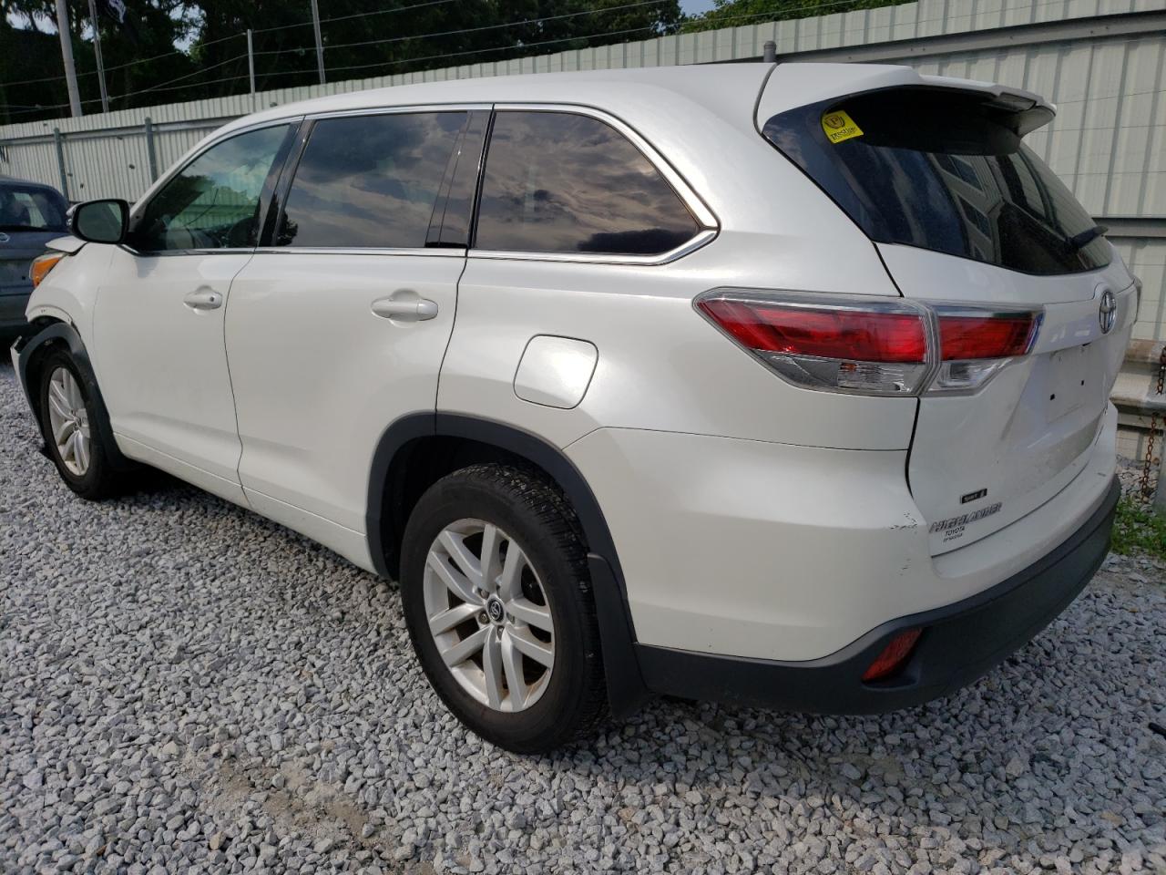 5TDBKRFH5GS259823 2016 Toyota Highlander Le