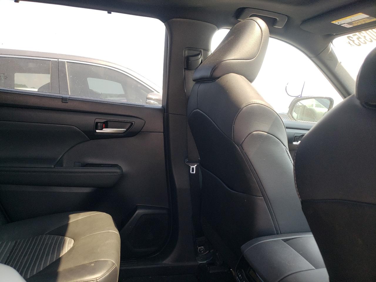 VIN: 5TDJZRBH4MS056690 2021 TOYOTA HIGHLANDER