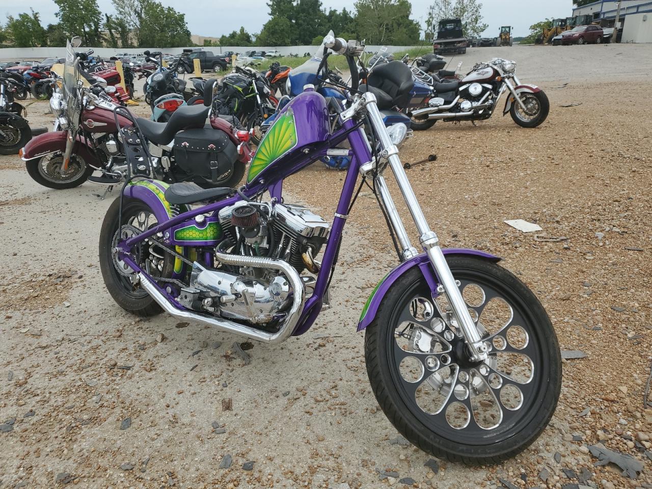 DRMVB0000164036MO CUST TANKER MOTORCYCLE 2022