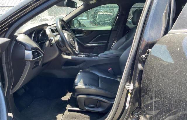 SADCJ2BV8HA067907 Jaguar F-pace Premium