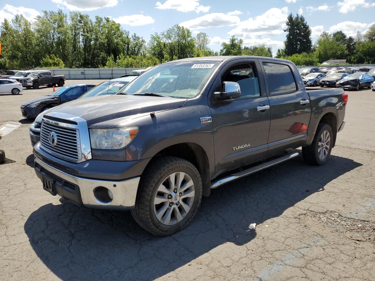 Toyota Tundra пикап с крышей