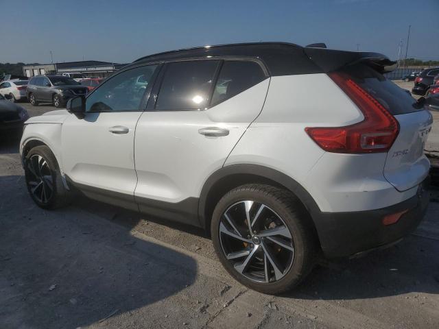 2022 Volvo Xc40 T5 R-Design VIN: YV4162UM0N2667557 Lot: 60994893