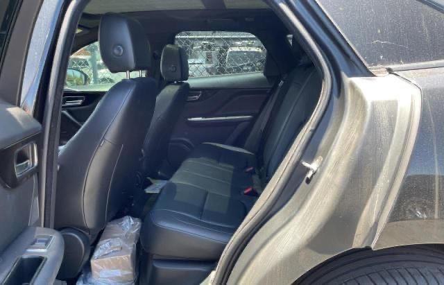 SADCJ2BV8HA067907 Jaguar F-pace Premium