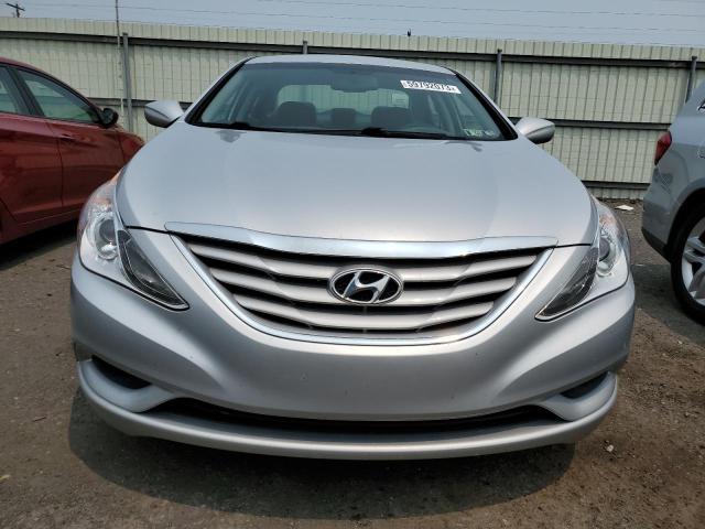 VIN: 5NPEB4AC9DH768259 Auction: COPART Lot: 59792073 Location: PA - PHILADELPHIA 5NPEB4AC9DH768259 HYUNDAI SONATA 2013 SILVER Photo 5