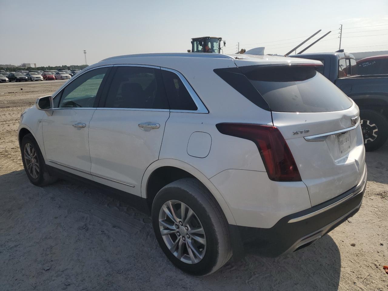 1GYKNCRS1LZ141976 Cadillac XT5 PREMIU 2