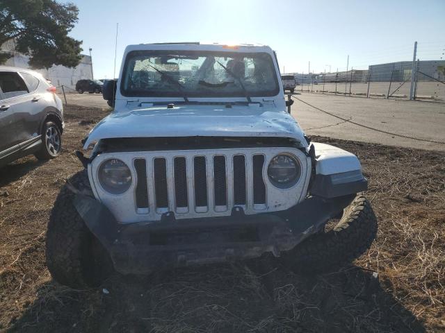 1C4HJXEGXJW124919 Jeep Wrangler Unlimited Sahara