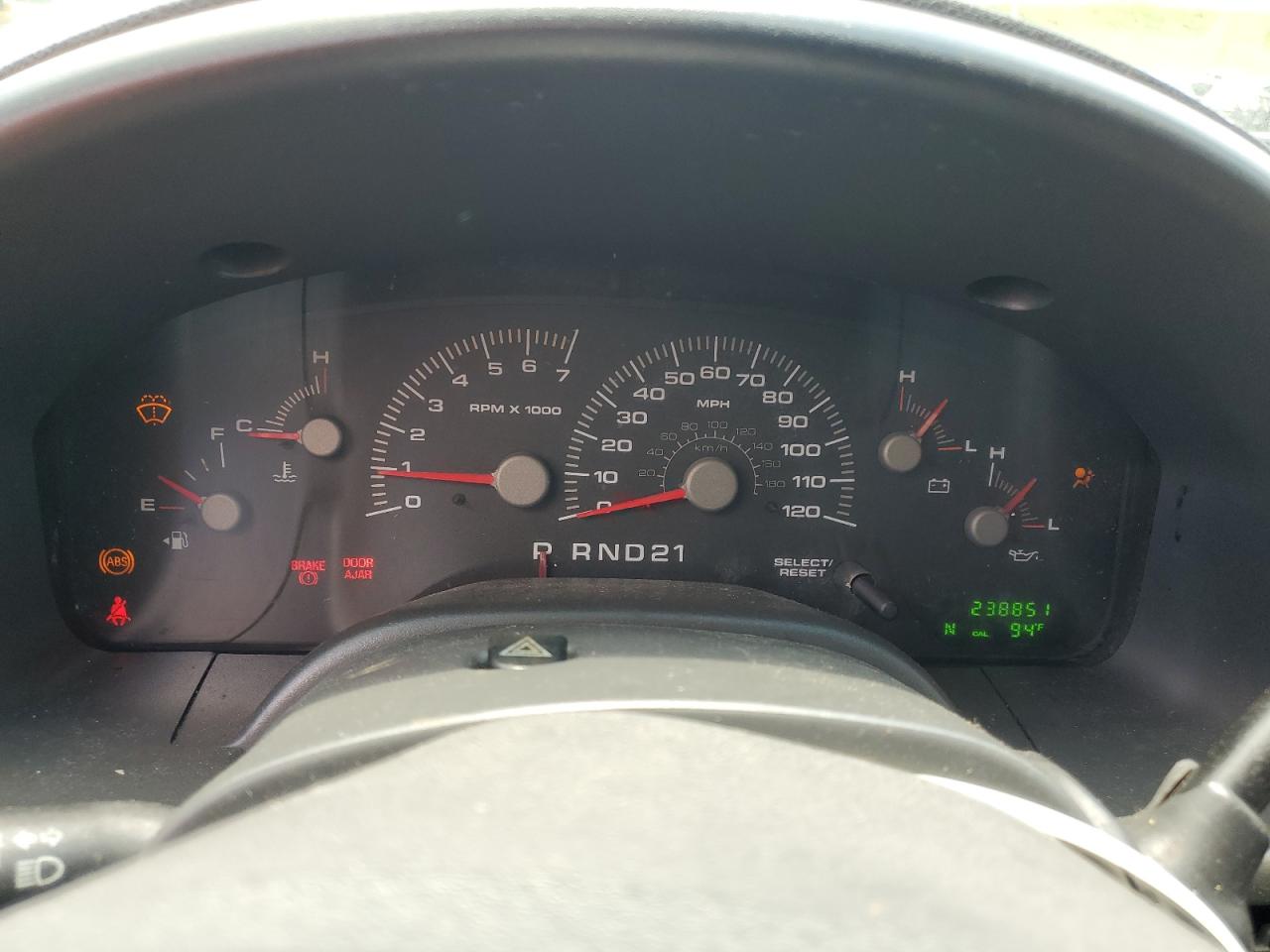 1FMRU15W94LA43749 2004 Ford Expedition Xlt