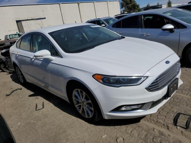 3FA6P0HDXHR124422 Ford FUSION SE
