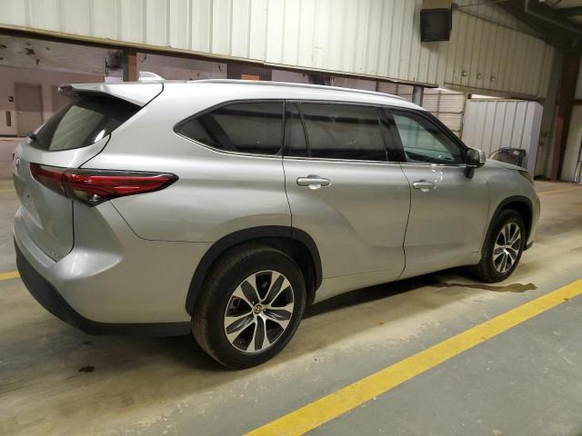 VIN 5TDGZRAH6MS528836 2021 Toyota Highlander, Xle no.3