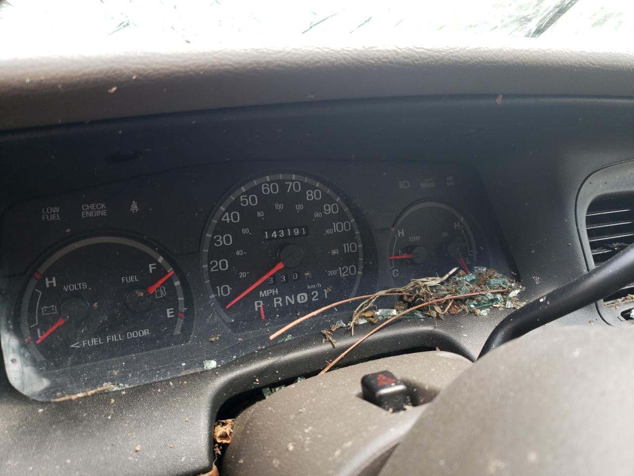 2FAFP74WX2X147465 2002 Ford Crown Victoria Lx