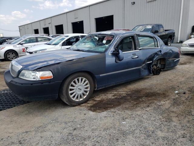 2005 Lincoln Town Car Signature