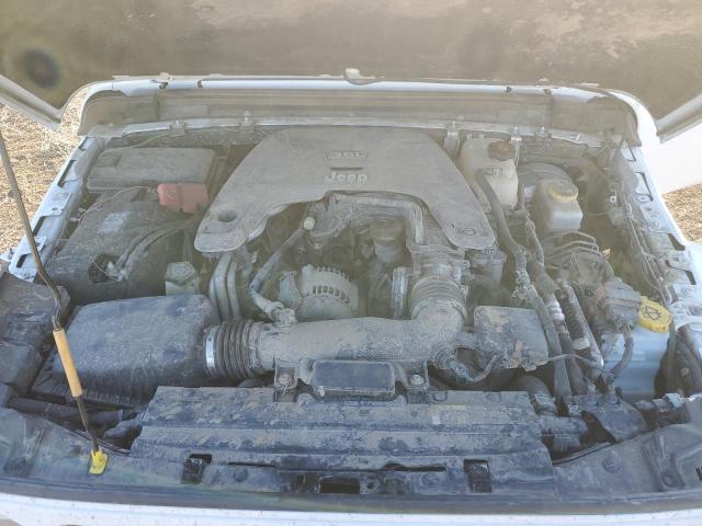 1C4HJXEGXJW124919 Jeep Wrangler Unlimited Sahara