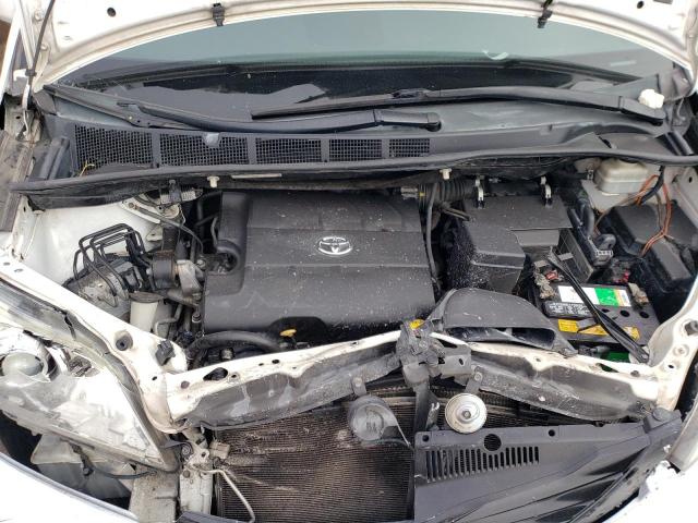 5TDKK3DC8ES455739 Toyota SIENNA LE