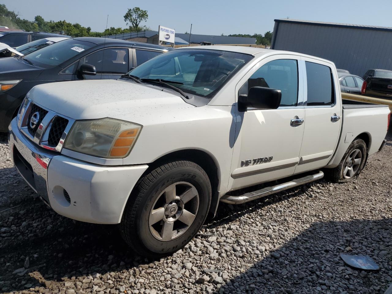 2006 nissan titan white