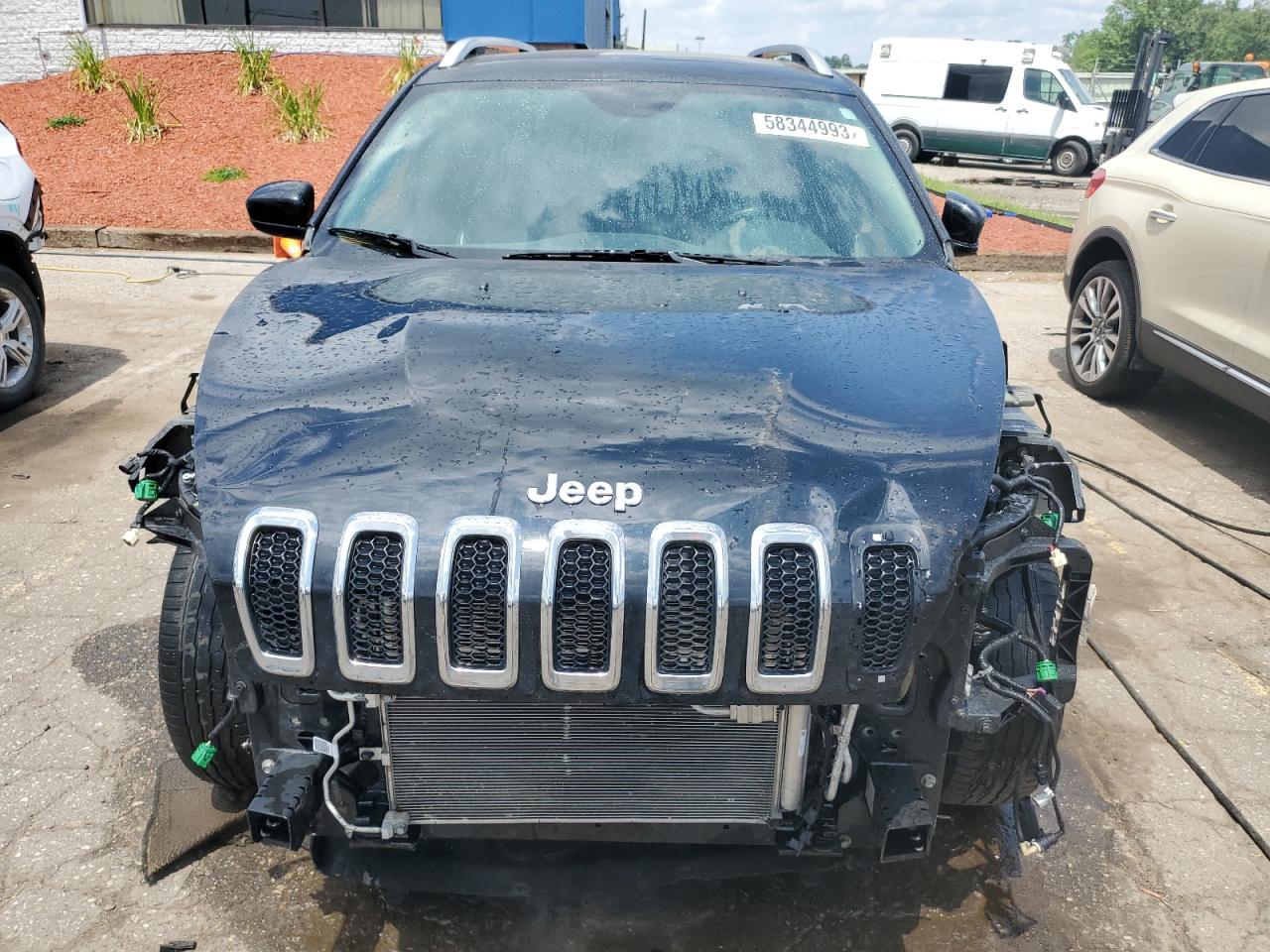 2017 Jeep Cherokee Latitude vin: 1C4PJMCB8HW612469