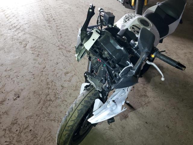2018 SUZUKI GSX250R LC6DN11A7J1101351