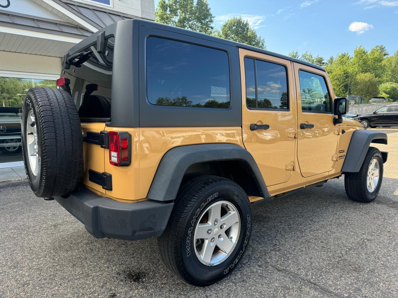 2014 Jeep Wrangler Unlimited Sport vin: 1C4BJWDG0EL183339