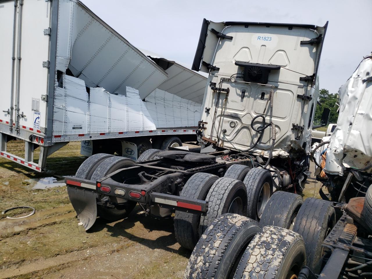 Lot #2723471747 2018 FREIGHTLINER CASCADIA 1