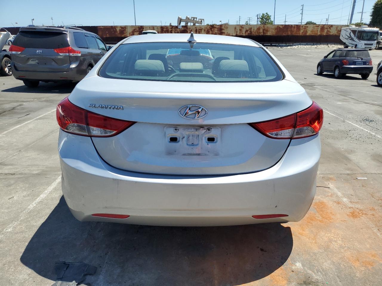 2013 Hyundai Elantra Gls vin: KMHDH4AE2DU997315