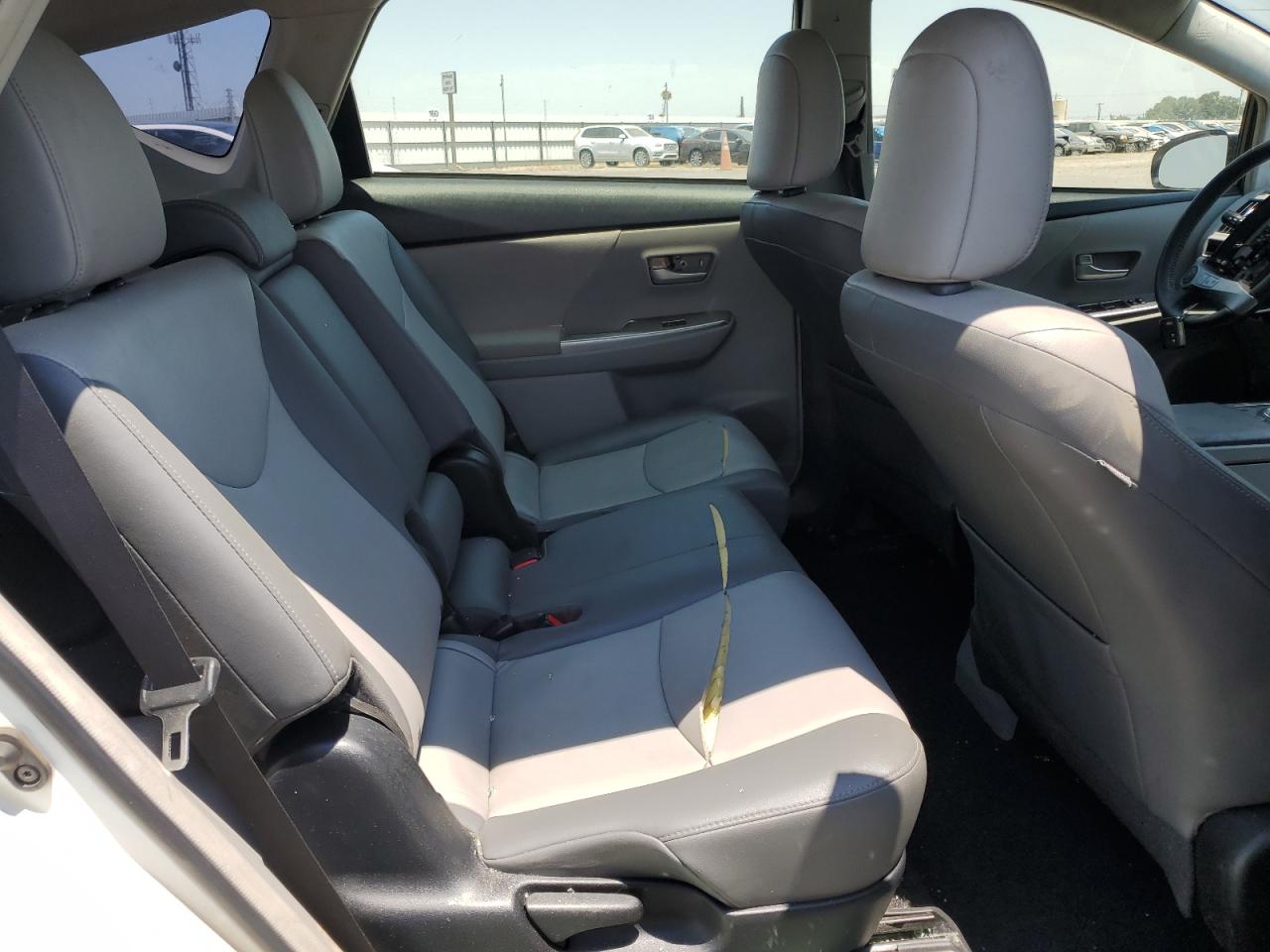 JTDZN3EU7GJ052431 2016 Toyota Prius V