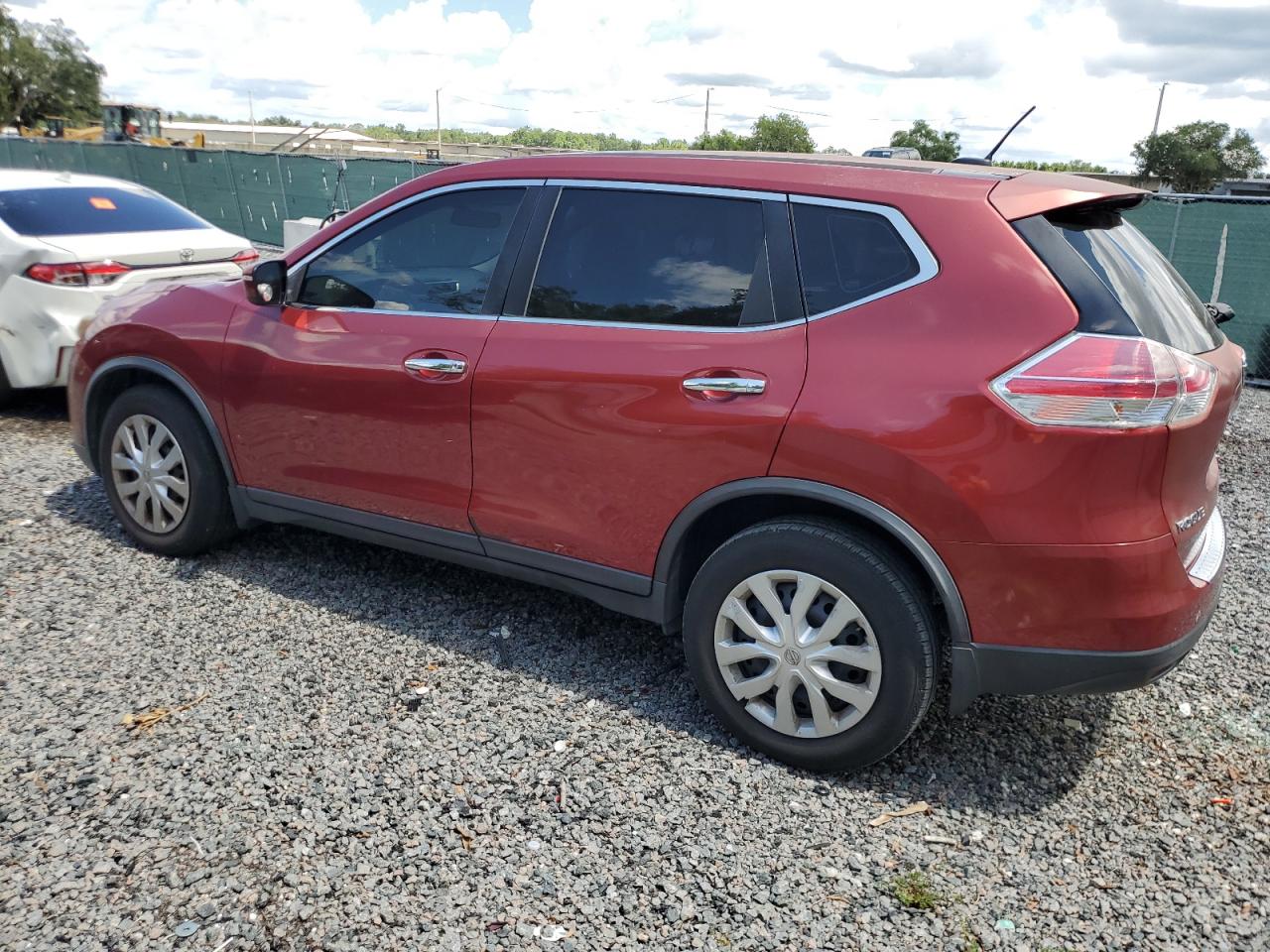 2015 Nissan Rogue S vin: KNMAT2MT1FP556331