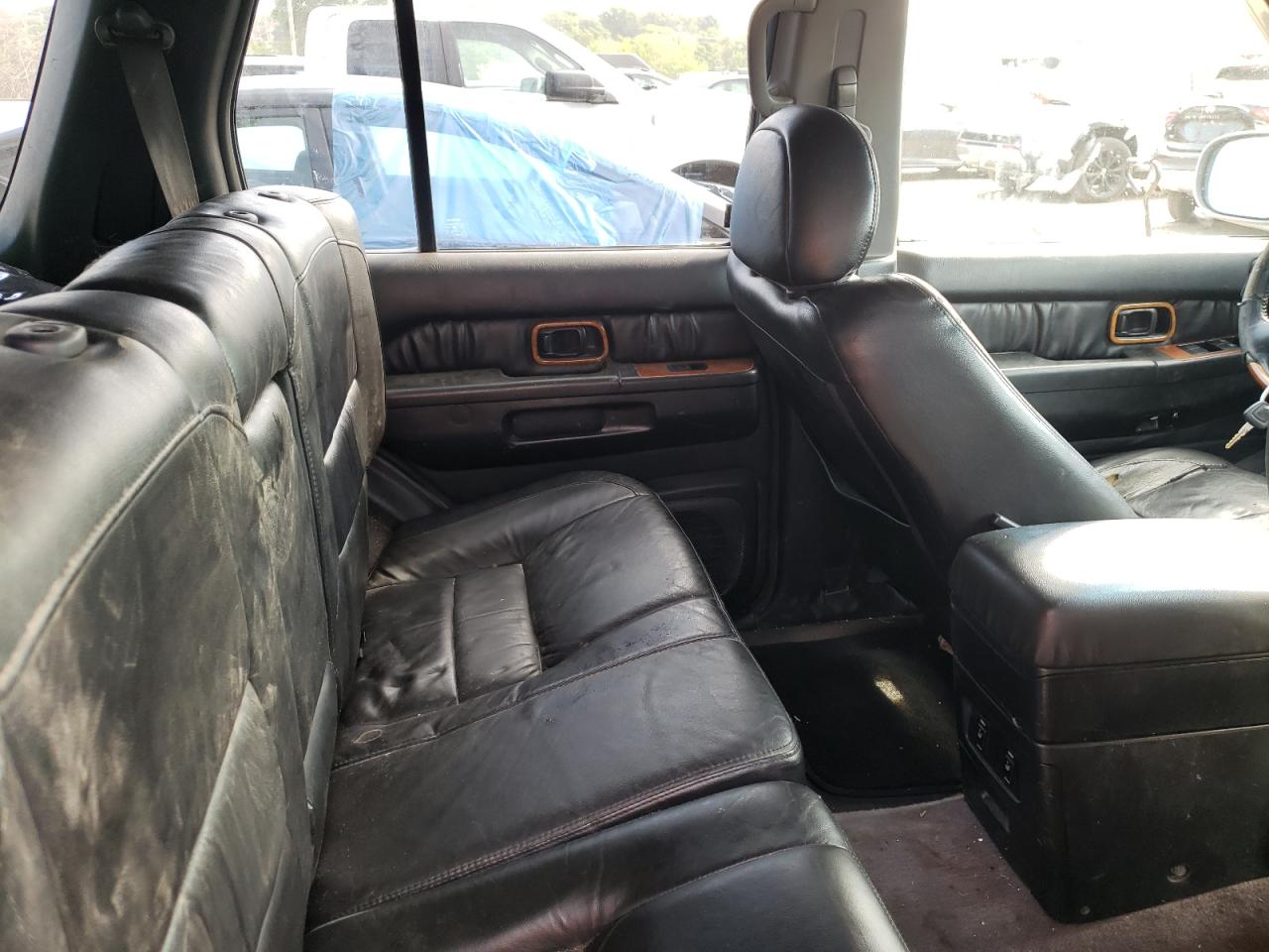 JNRDR09YX3W304373 2003 Infiniti Qx4