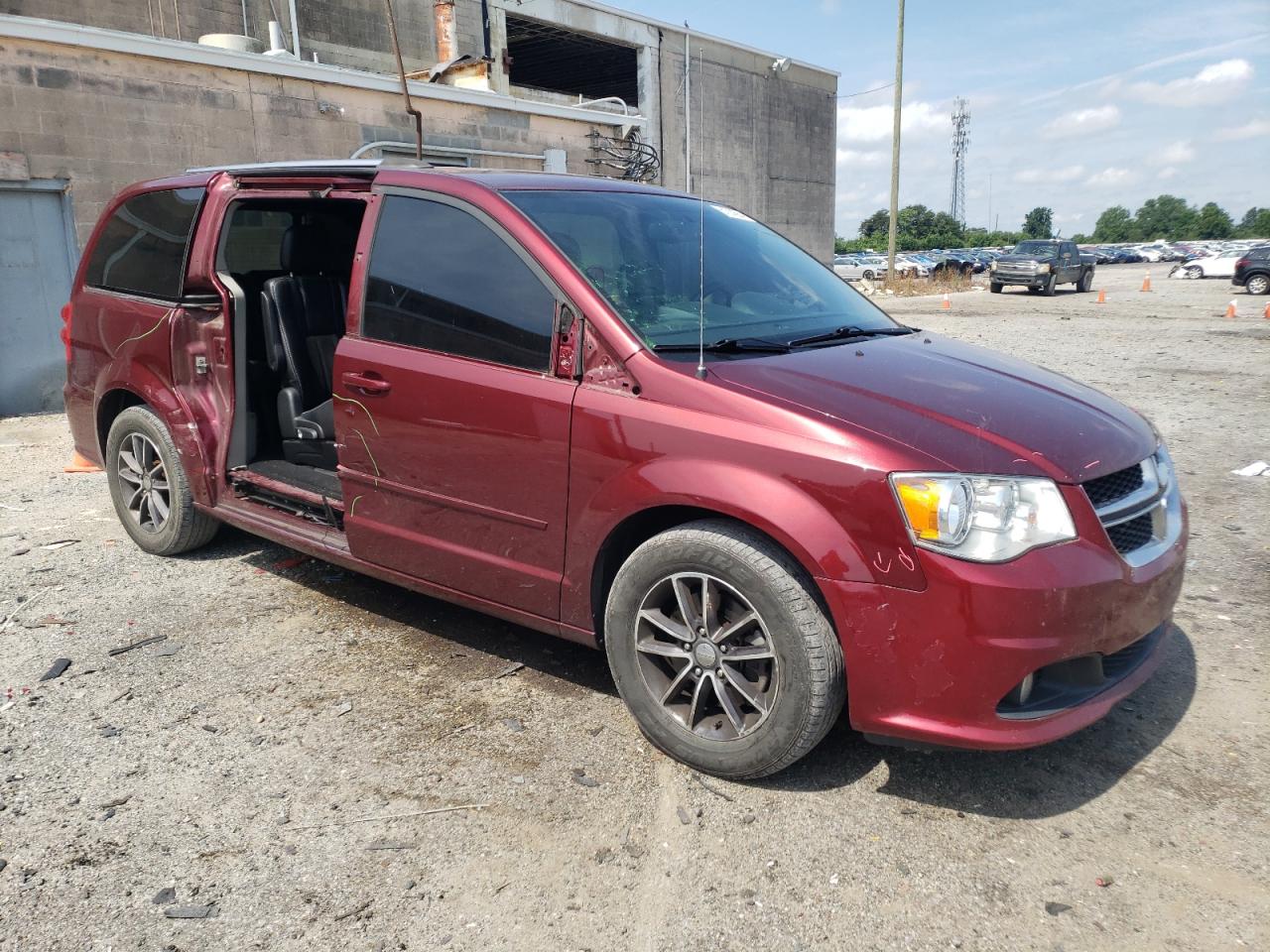 2C4RDGCG9HR616570 2017 Dodge Grand Caravan Sxt