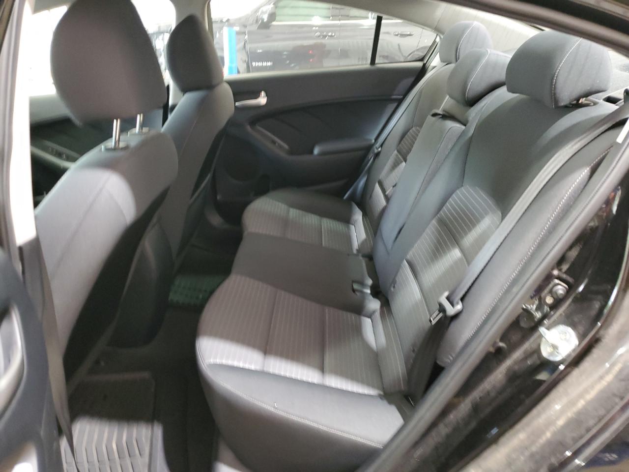 3KPFL4A7XHE014141 2017 Kia Forte Lx