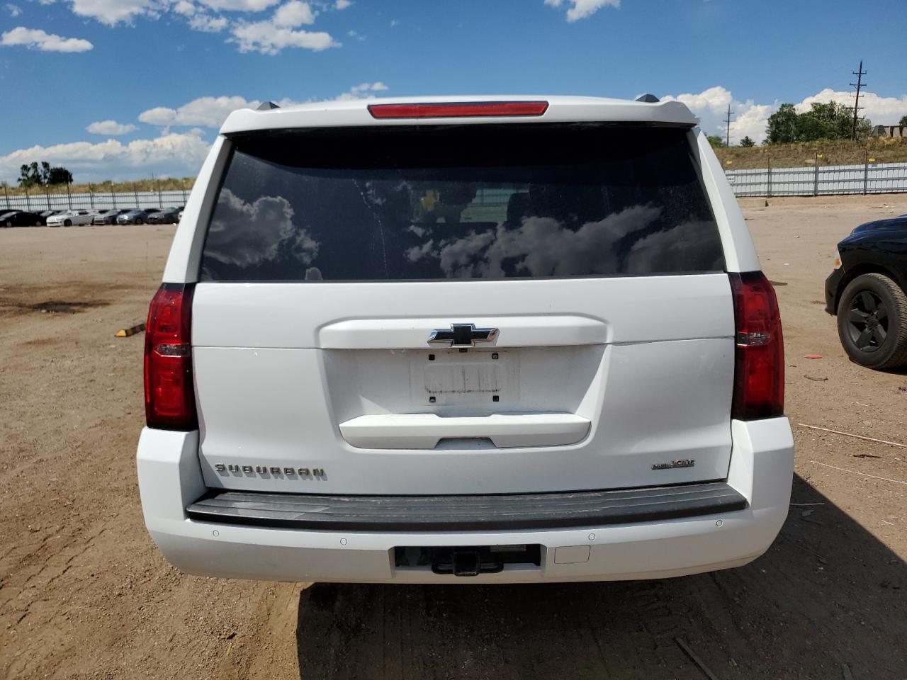 1GNSKHKC9KR404557 2019 Chevrolet Suburban K1500 Lt