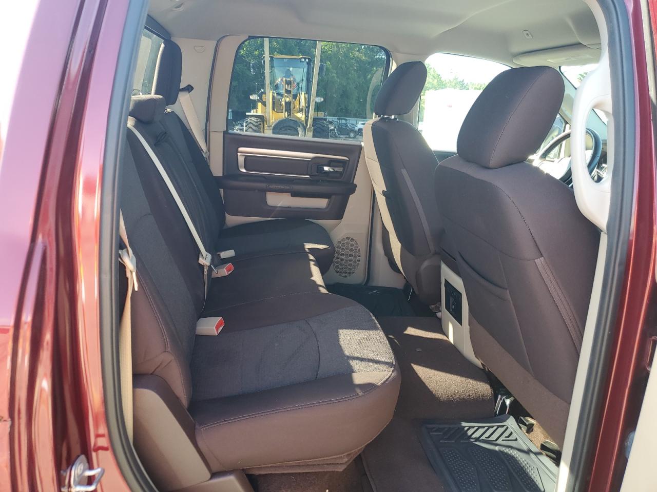 1C6RR6LG8JS313559 2018 Ram 1500 Slt