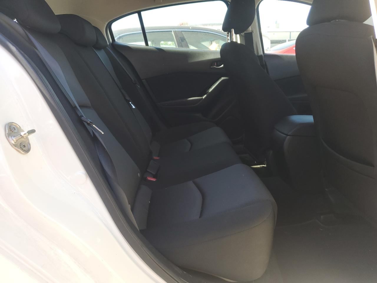 3MZBN1K72JM198652 2018 Mazda 3 Sport