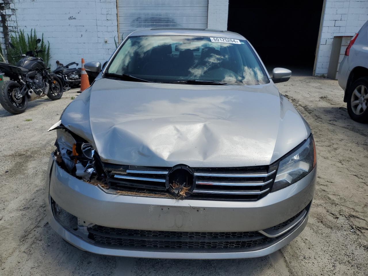 2012 Volkswagen Passat Se vin: 1VWBP7A35CC075573