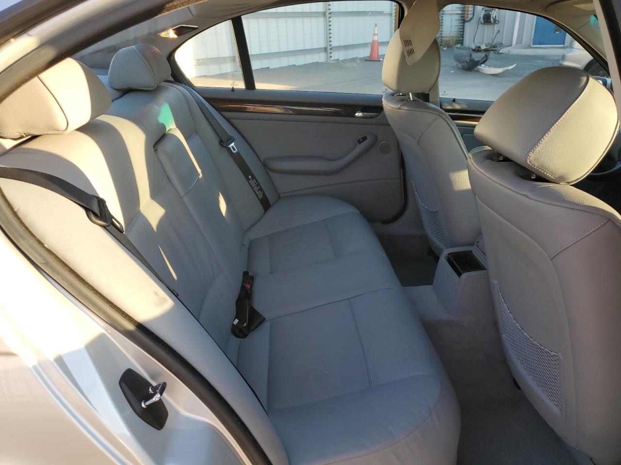 WBAAV33411FU79028 2001 BMW 325 I