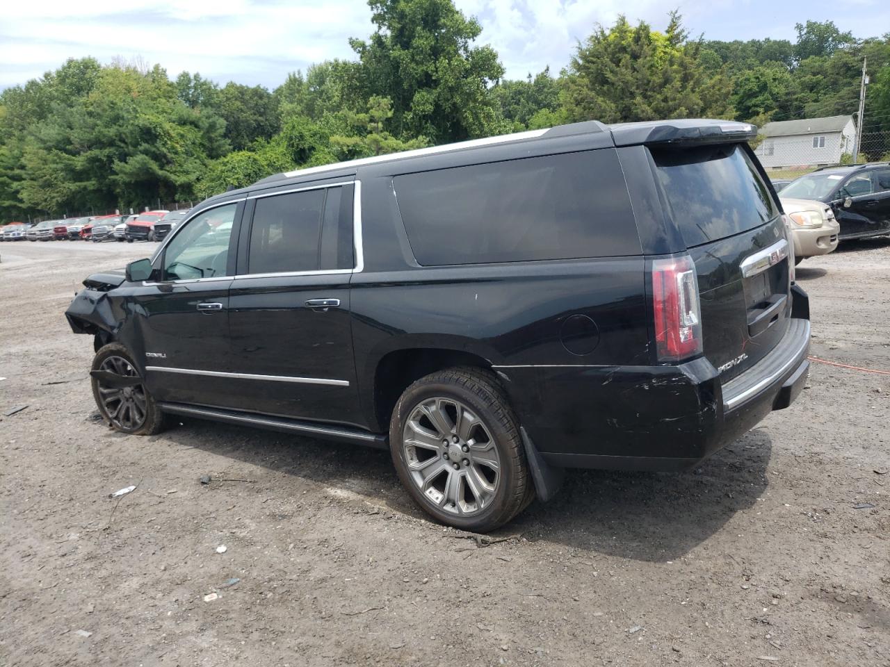 2017 GMC Yukon Xl Denali vin: 1GKS2HKJ2HR353391