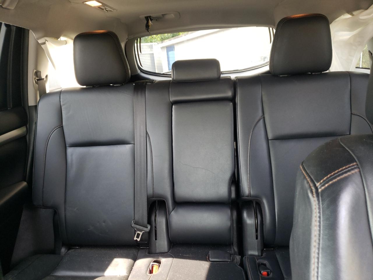 5TDJZRFH6KS596212 2019 Toyota Highlander Se