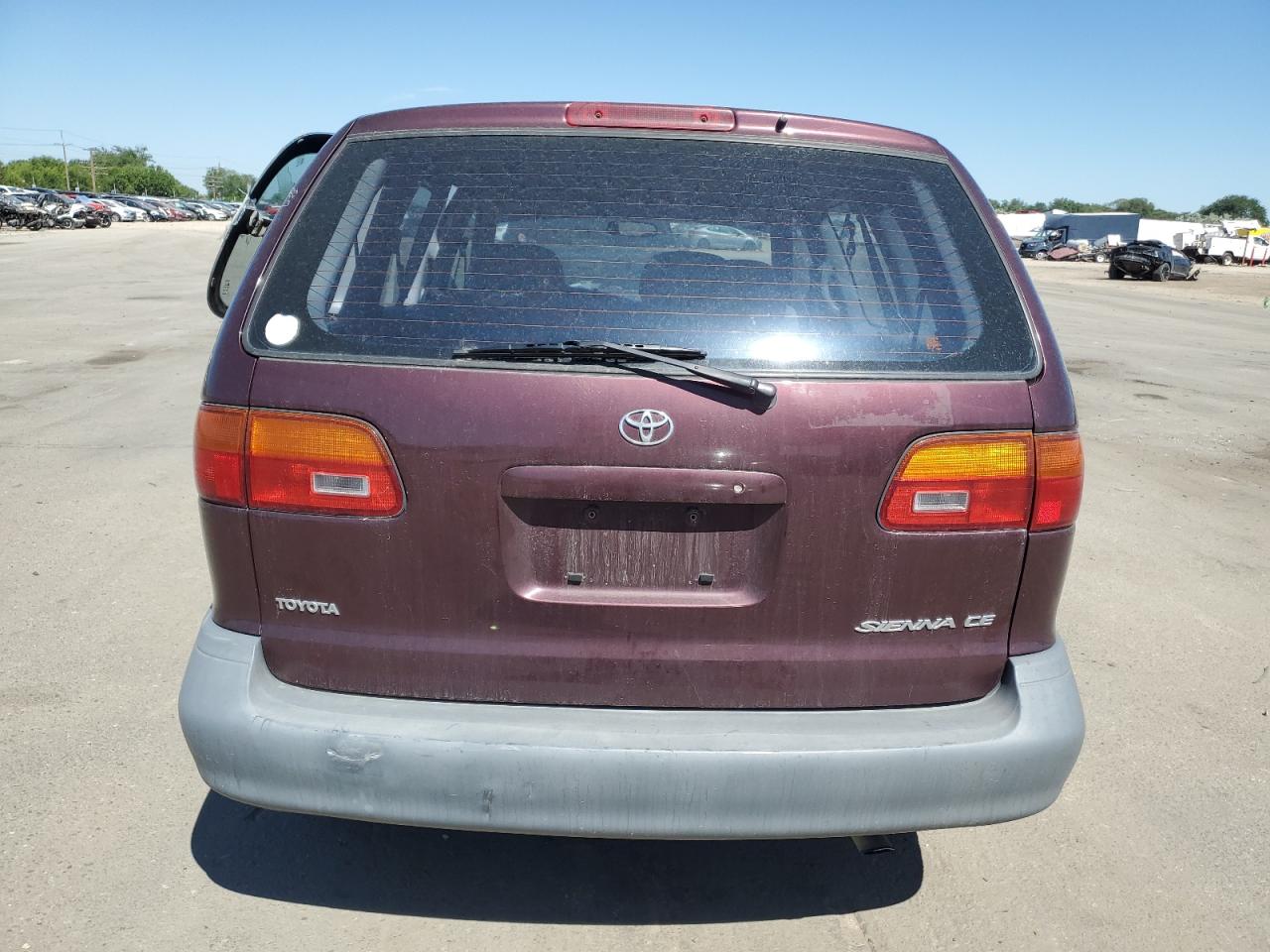 4T3ZF19C2XU090945 1999 Toyota Sienna Ce