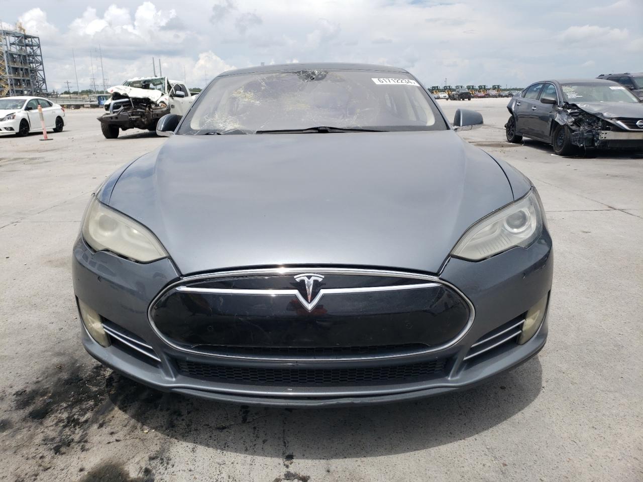 2013 Tesla Model S vin: 5YJSA1CG0DFP23150