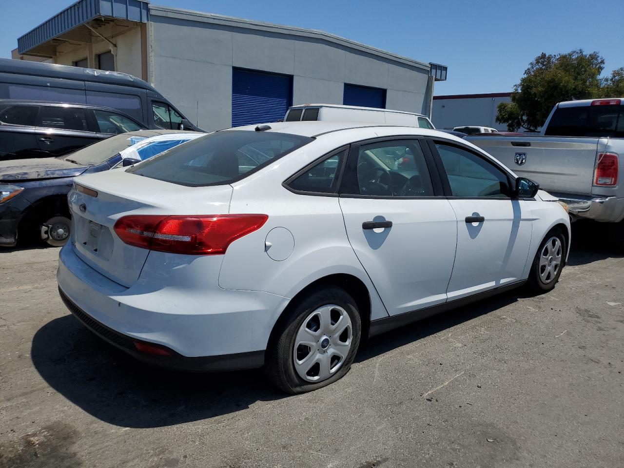 2015 Ford Focus S vin: 1FADP3E27FL256741