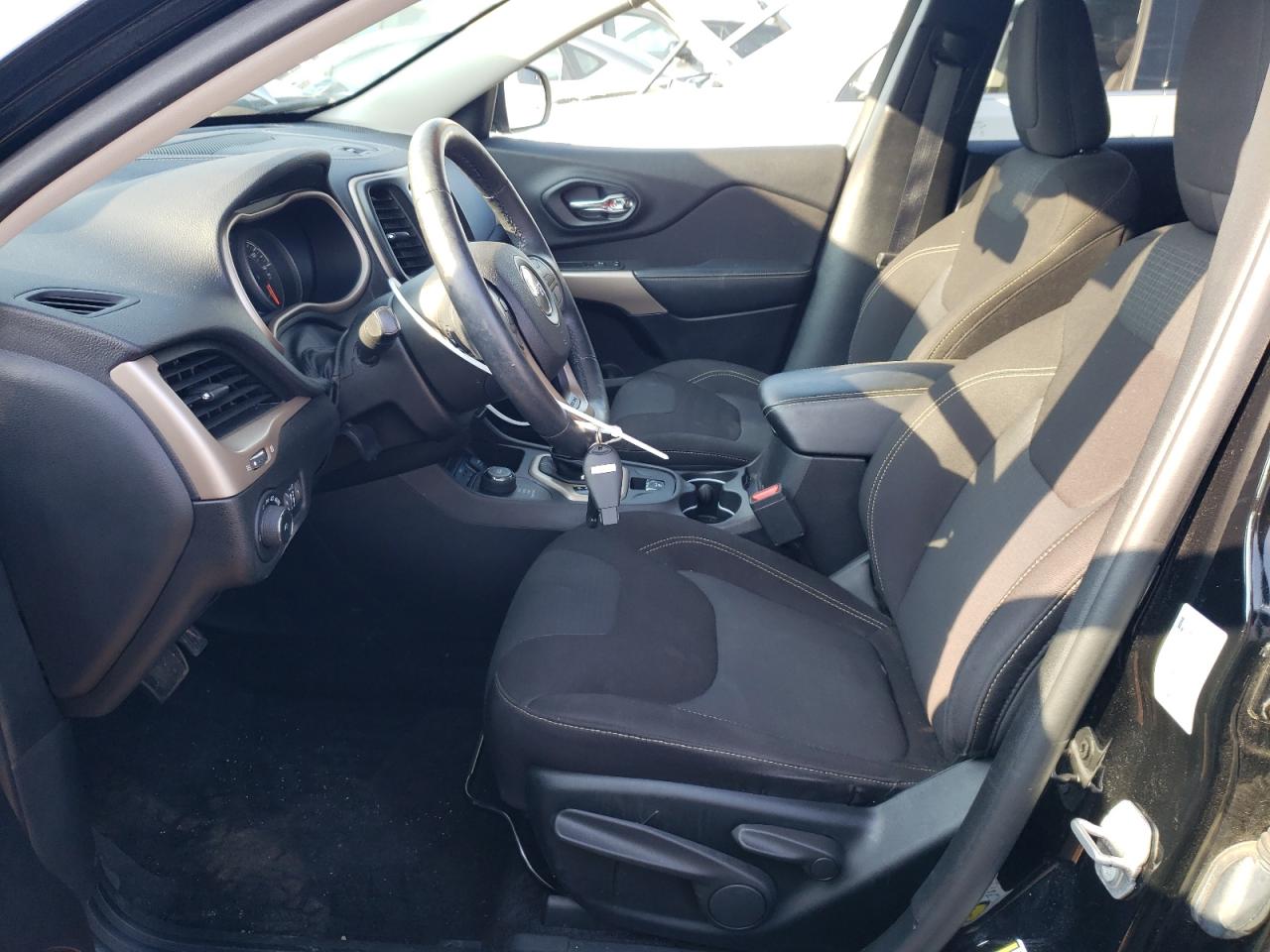 1C4PJMCB6HD235443 2017 Jeep Cherokee Latitude