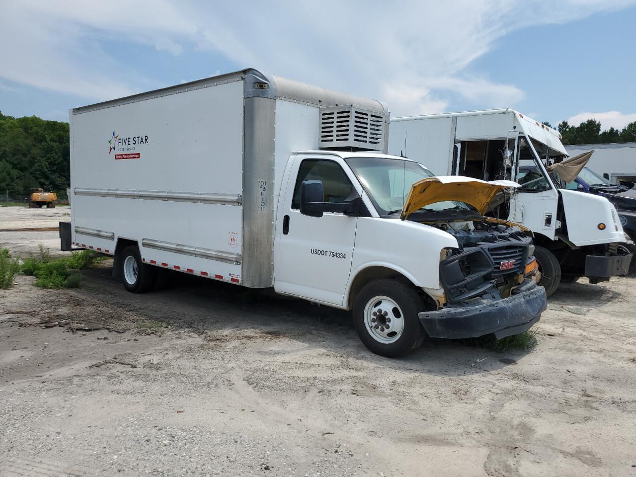 Lot #3041825425 2015 GMC SAVANA CUT