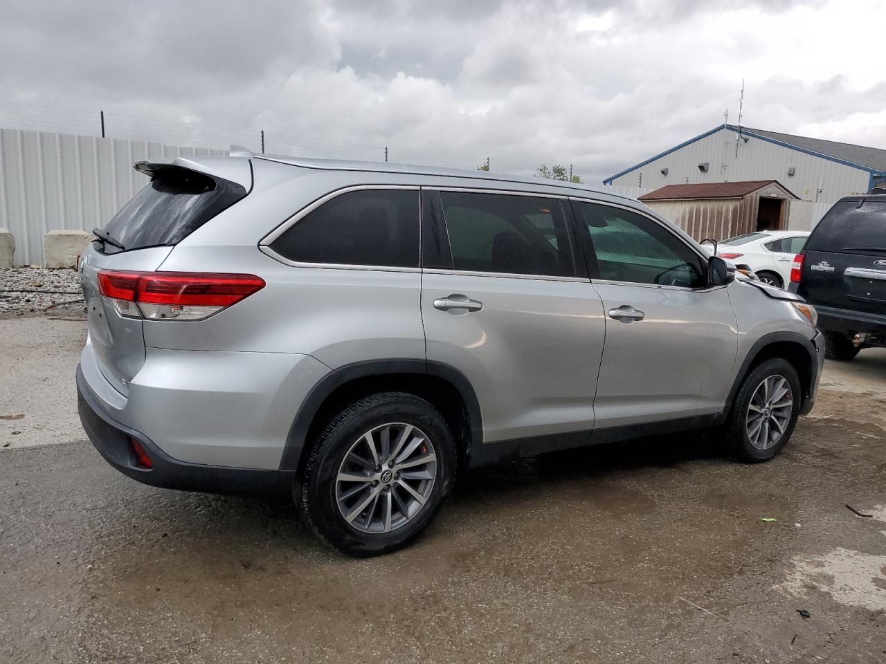 Lot #2940786366 2019 TOYOTA HIGHLANDER