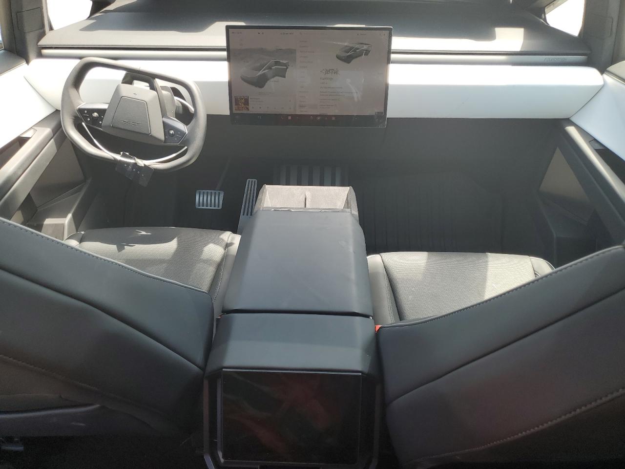 7G2CEHED6RA000960 2024 Tesla Cybertruck