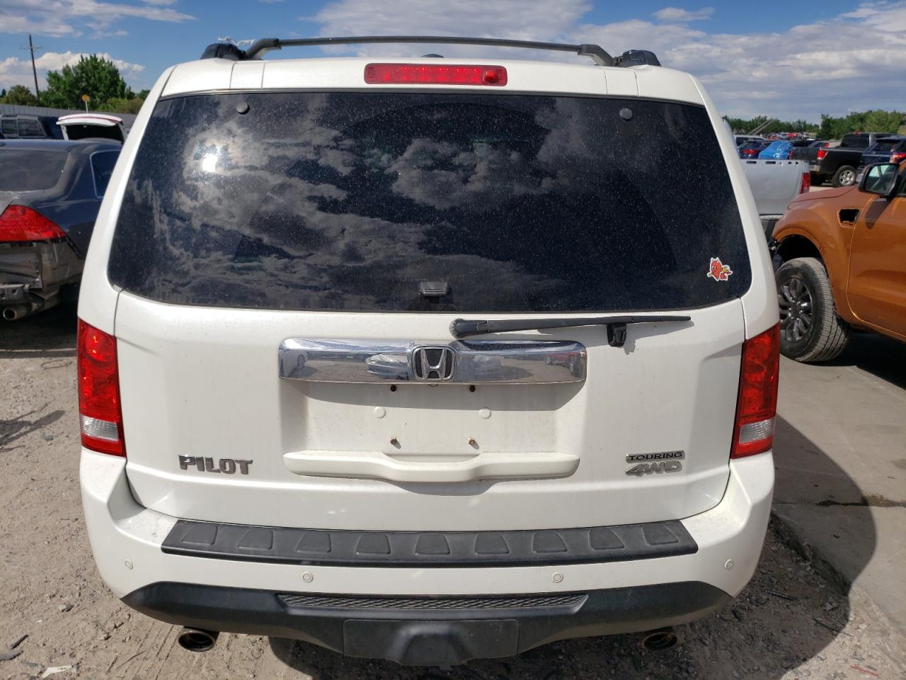 5FNYF4H98EB015396 2014 Honda Pilot Touring