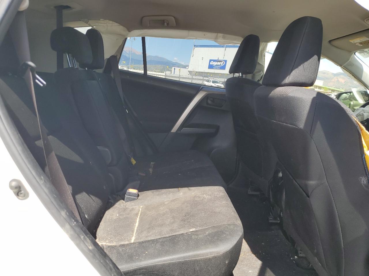 JTMBFREV1HJ704729 2017 Toyota Rav4 Le