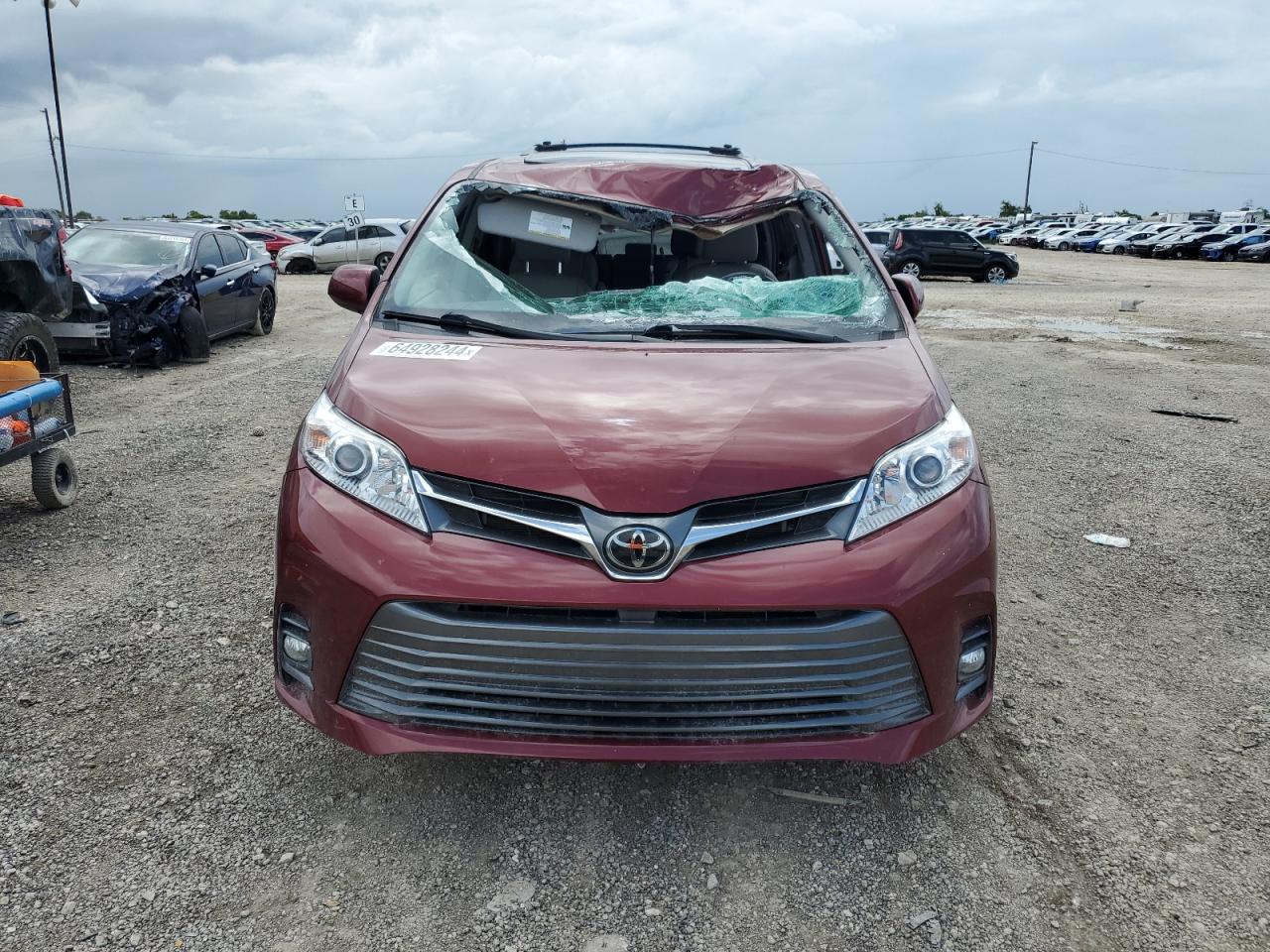 Lot #3026276330 2019 TOYOTA SIENNA XLE