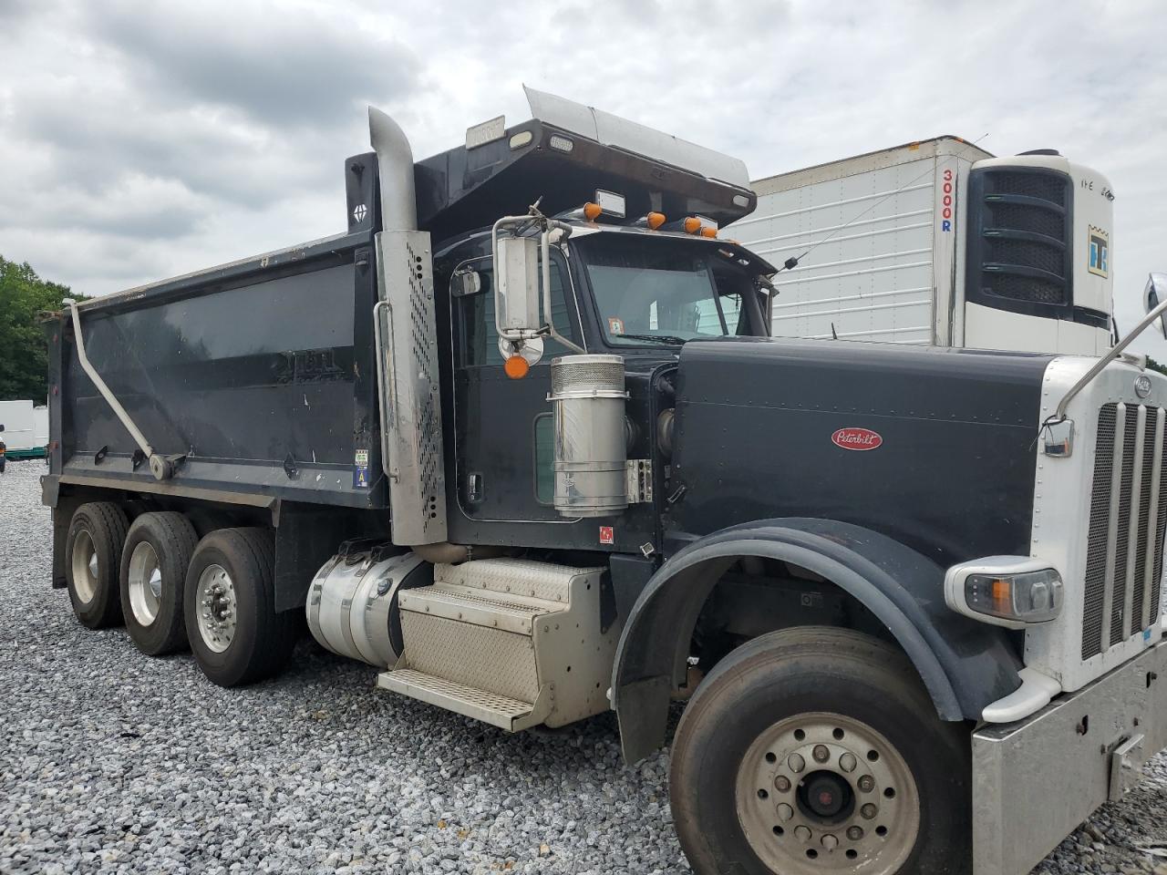 Lot #2885679974 2014 PETERBILT 388